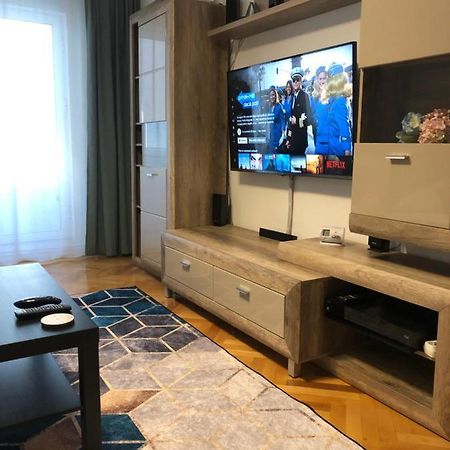 Adrian Home, Central Ploieşti Dış mekan fotoğraf