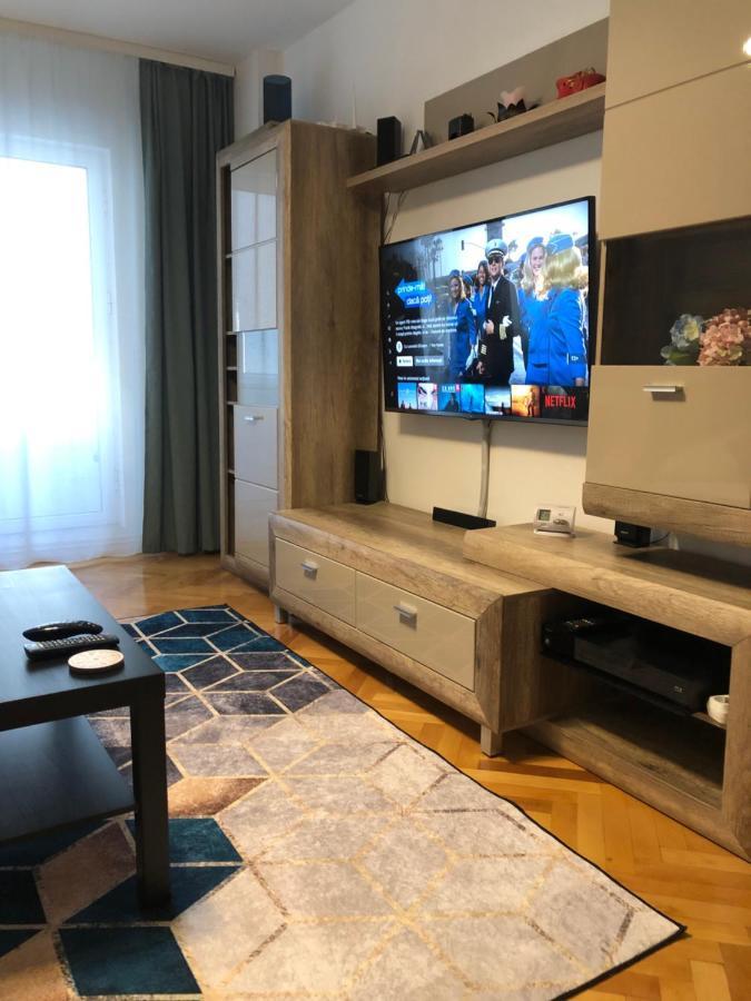 Adrian Home, Central Ploieşti Dış mekan fotoğraf